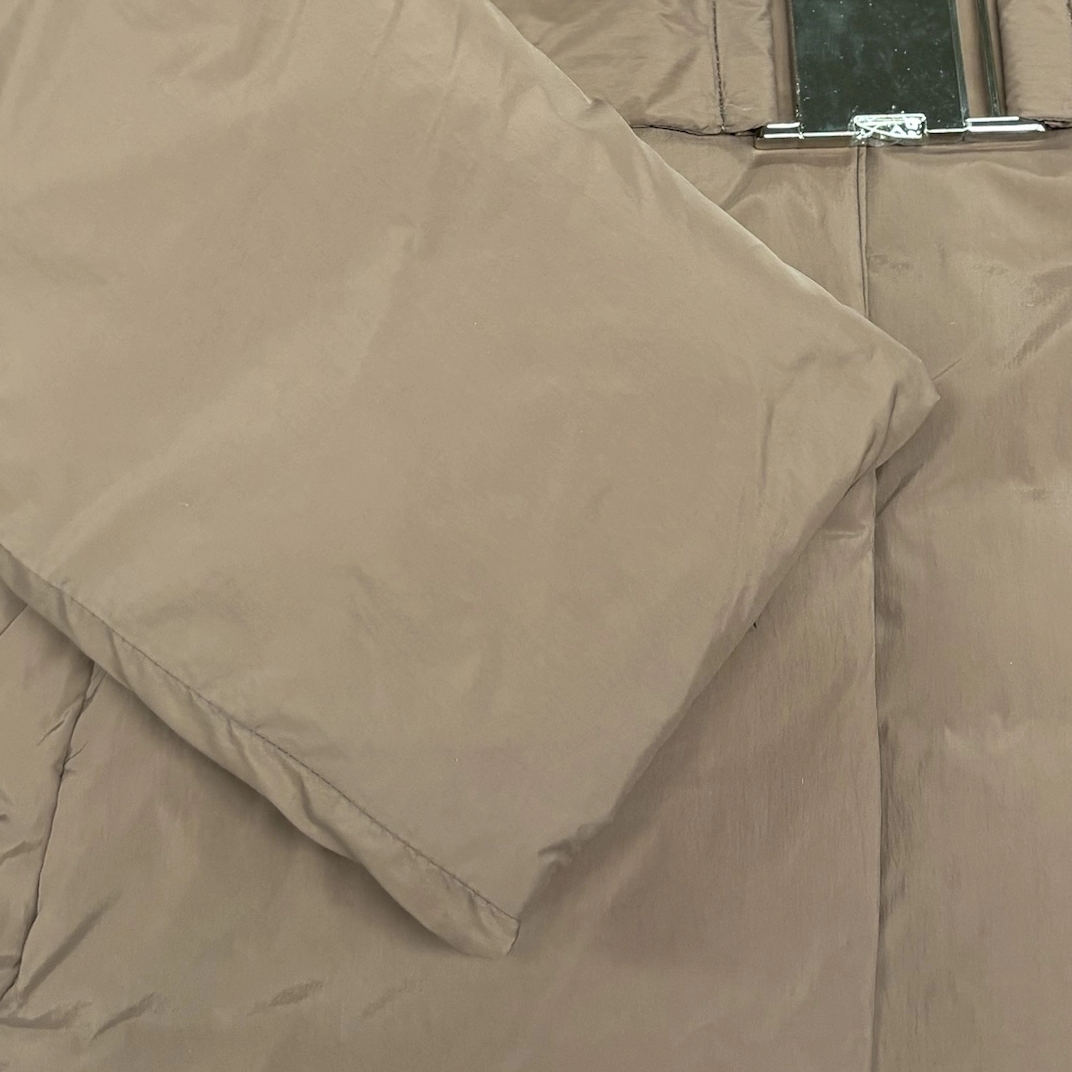 Detachable Bib Short Puffer Coat with Contrast Fabric 