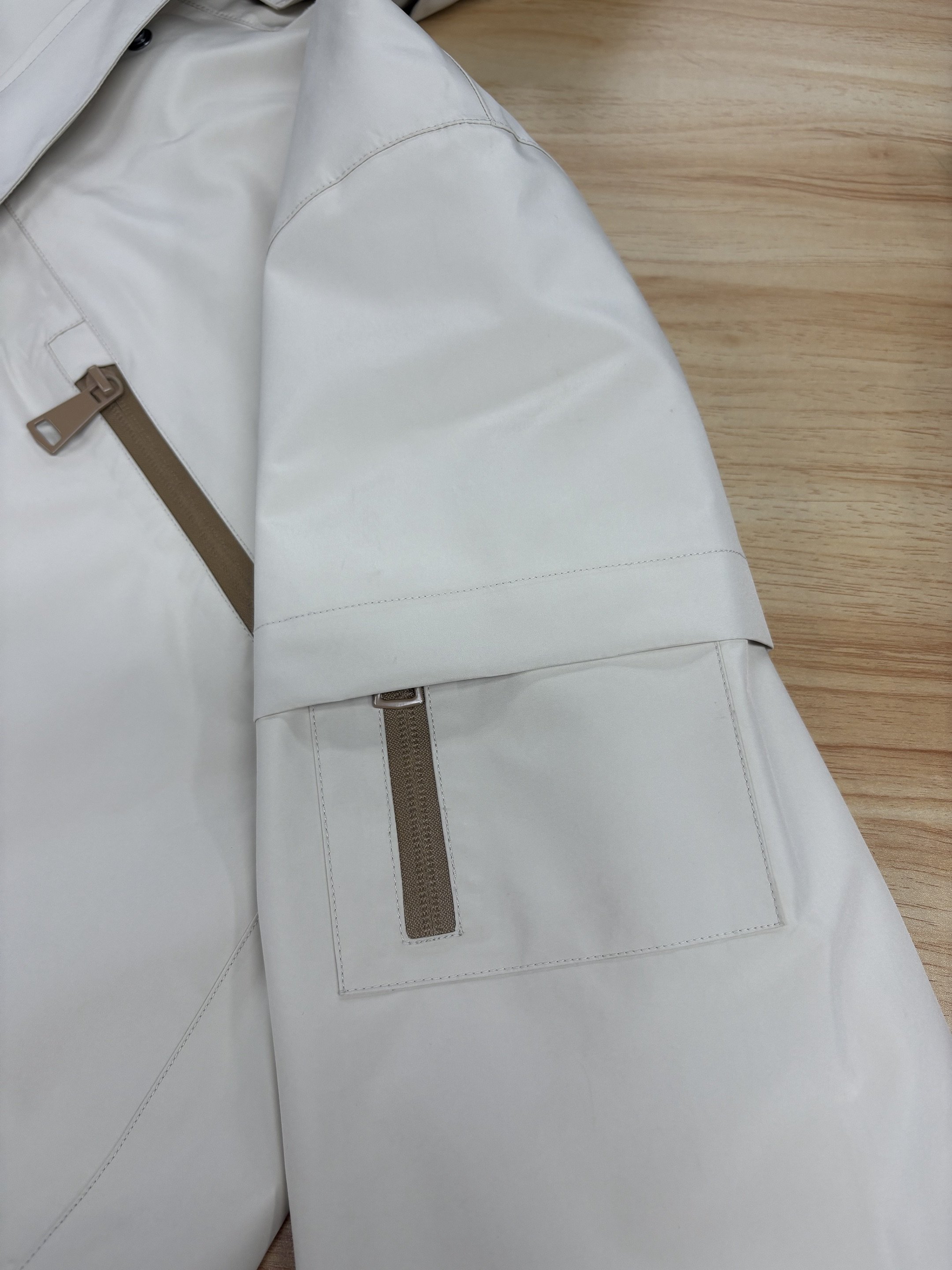 Stylish Waterproof Women's Short Trench Coat