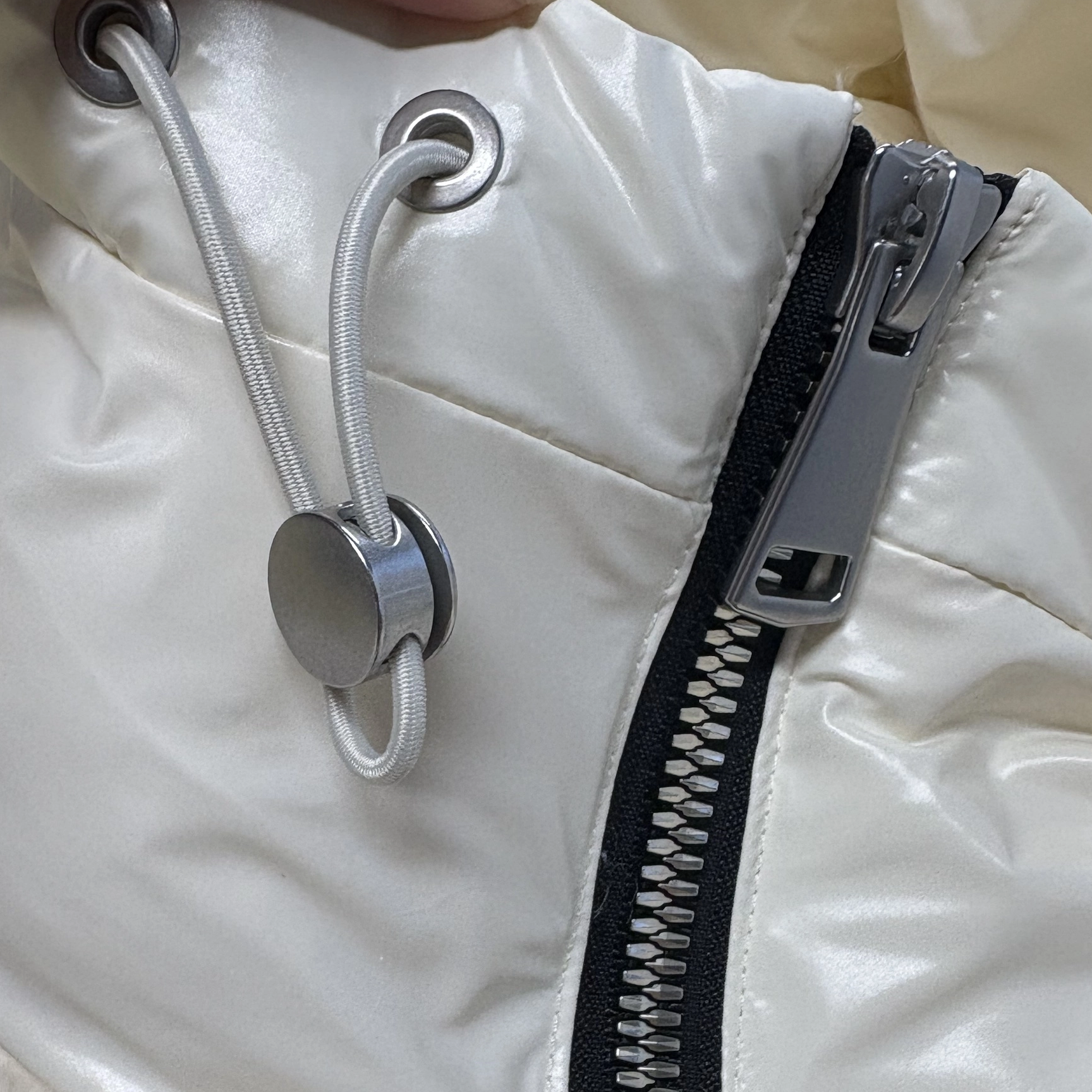 Fur & Lacquer Mixed Short Puffer Coat with Adjustable Hood