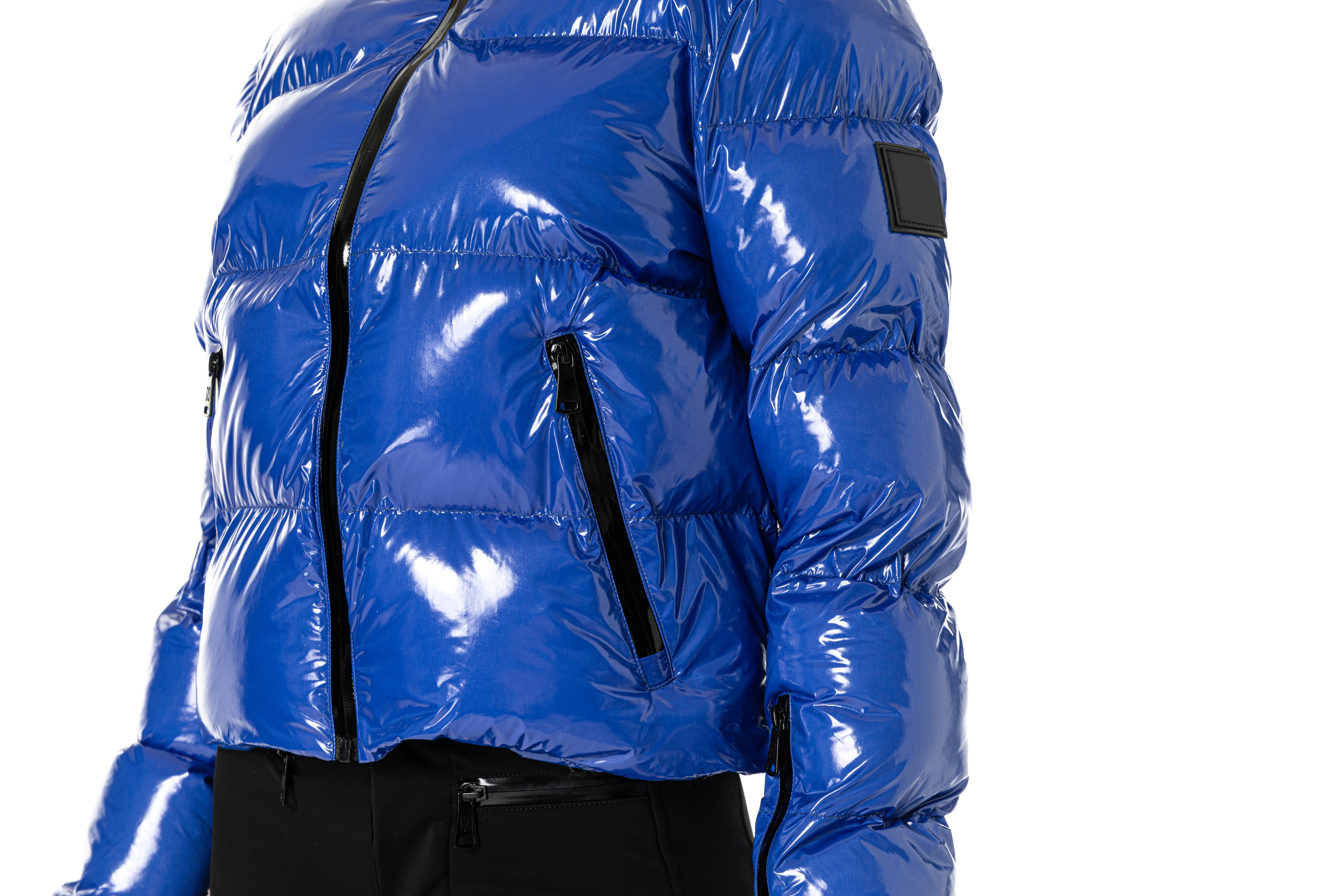 jacket ski ກັບໂລຫະເບິ່ງສີຟ້າທີ່ງົດງາມ