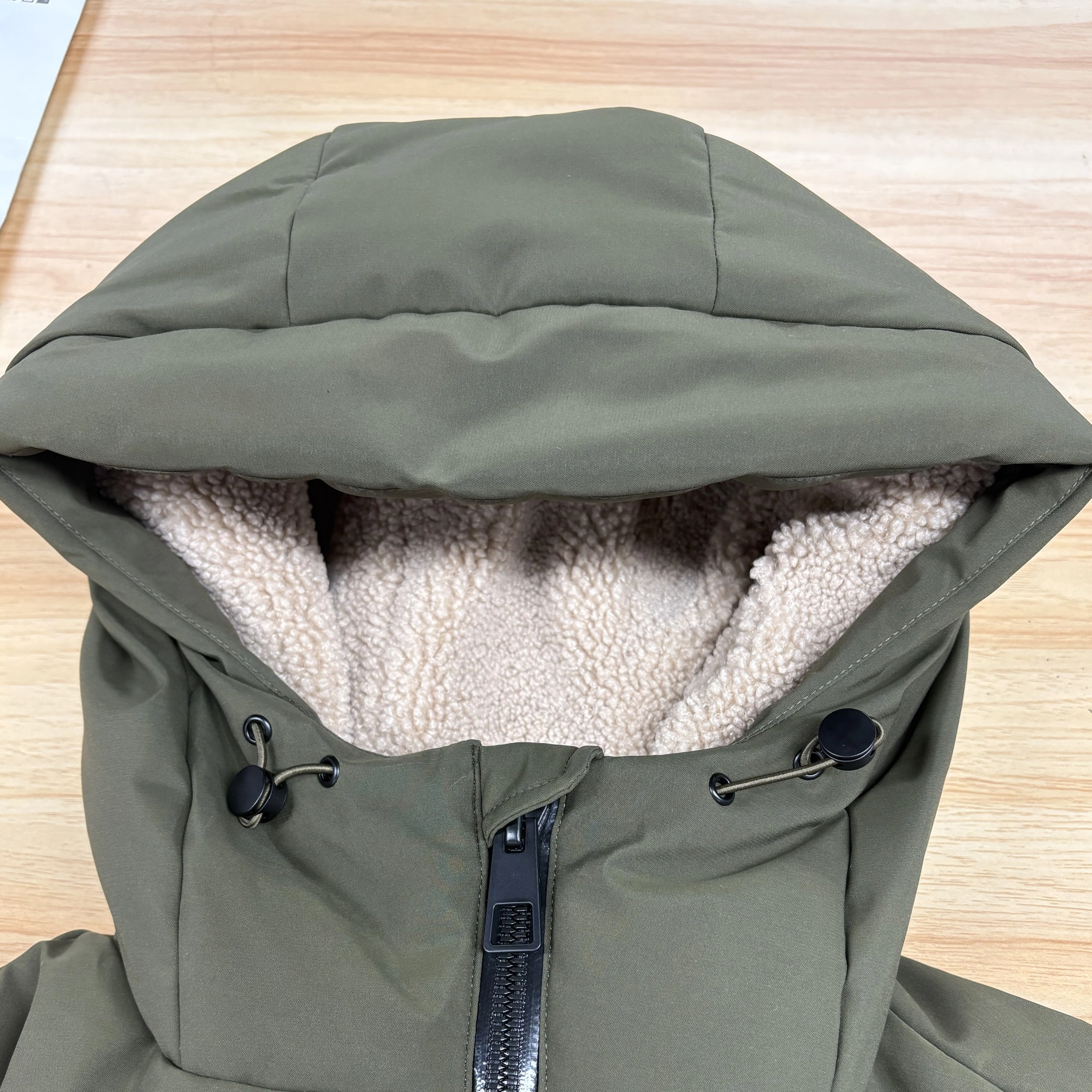 Matte & Lacquer Mixed Short Lightweight Coat with Waterproof Zipper