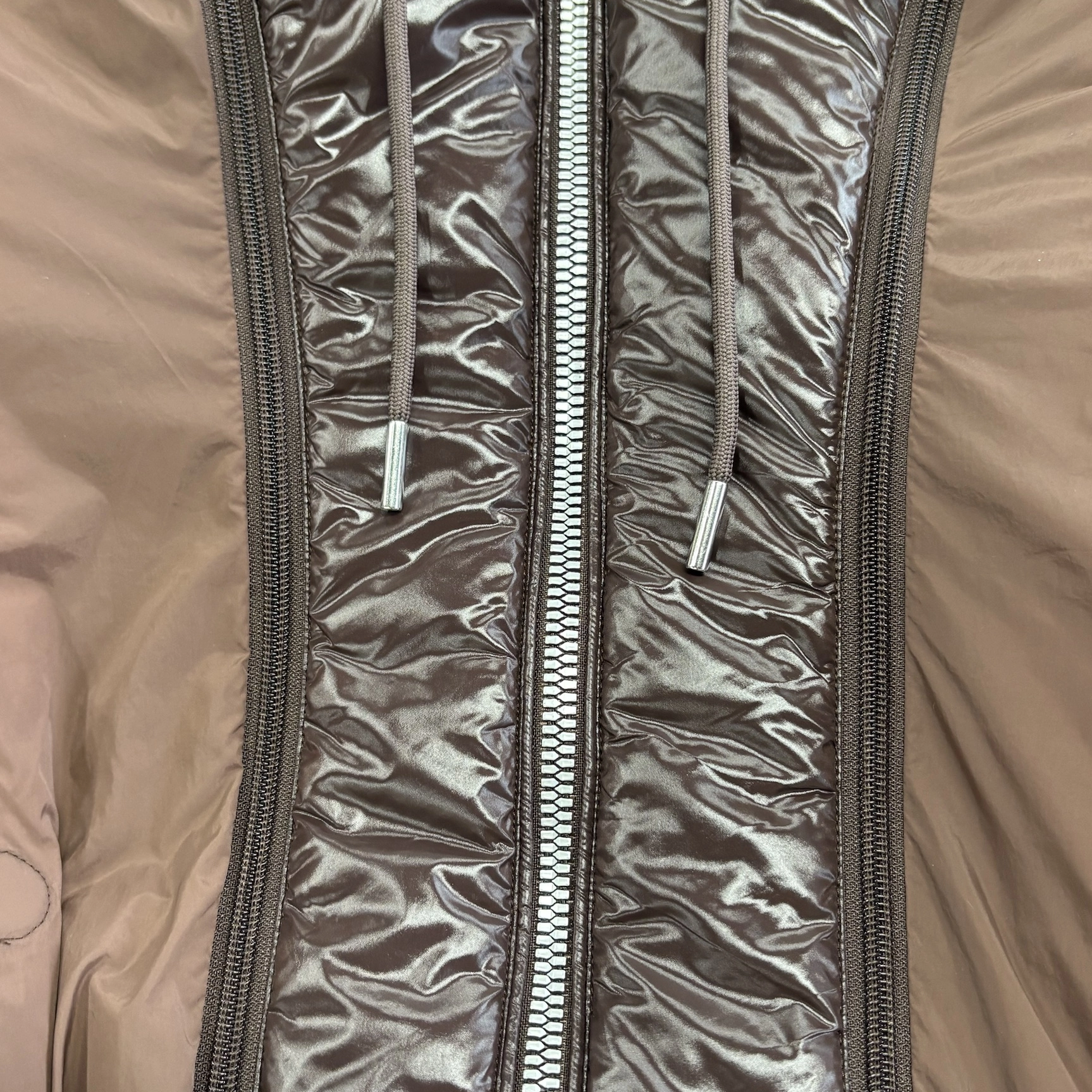 Detachable Bib Short Puffer Coat with Contrast Fabric 