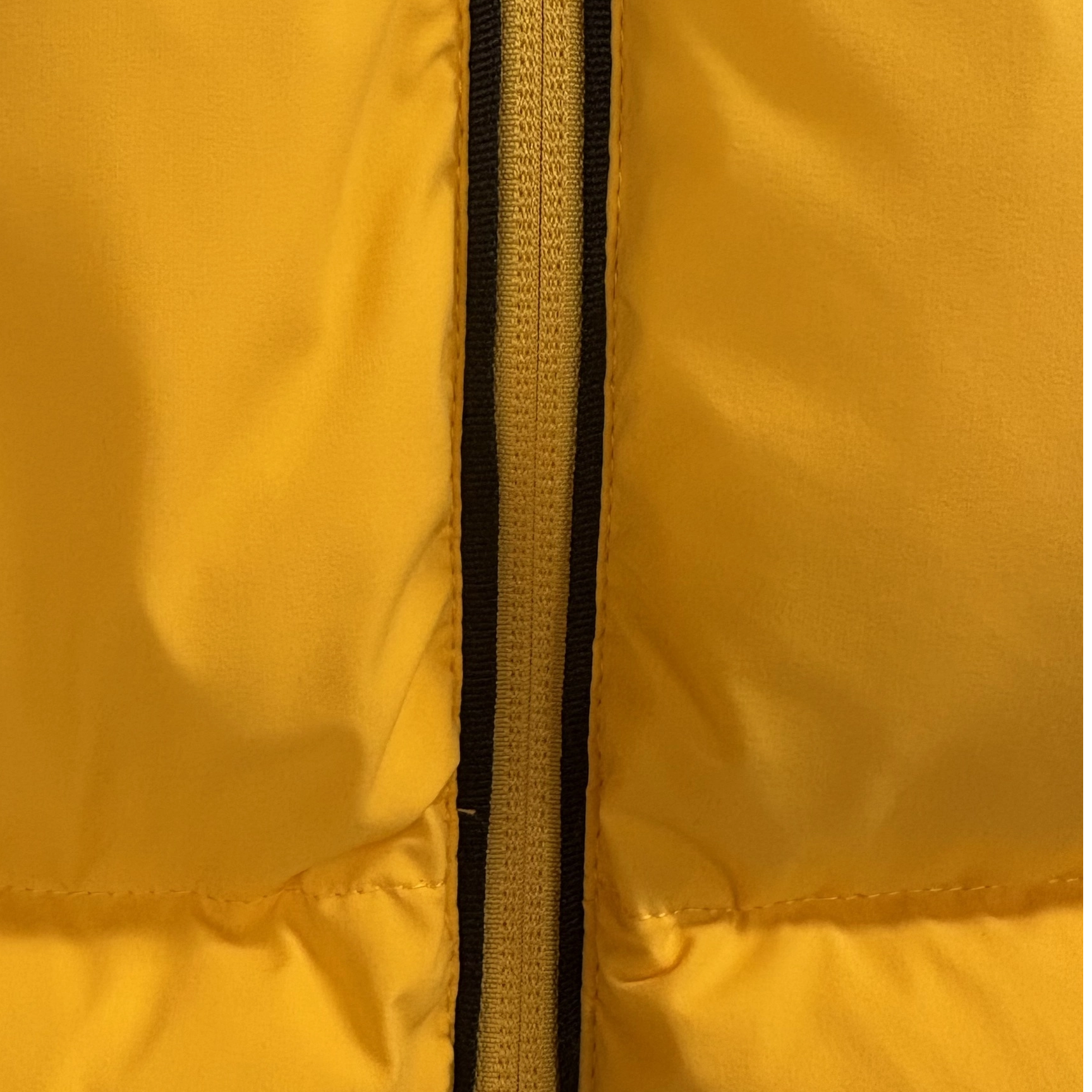 Spandex & Matte Mixed Short Puffer Coat with Windproof Cuffs